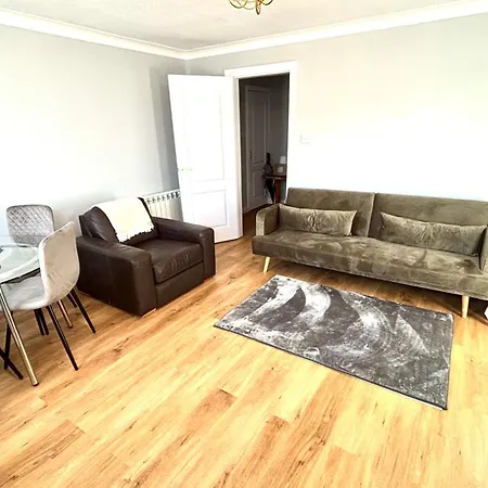 Fab Centre With Free Parking * York