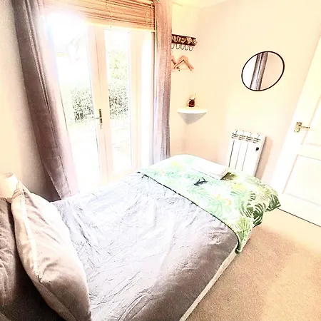 Fab Centre With Free Parking Apartament *